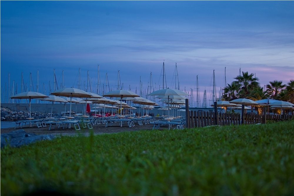 Aregai Marina Hotel & Residence Santo Stefano al Mare Exterior photo